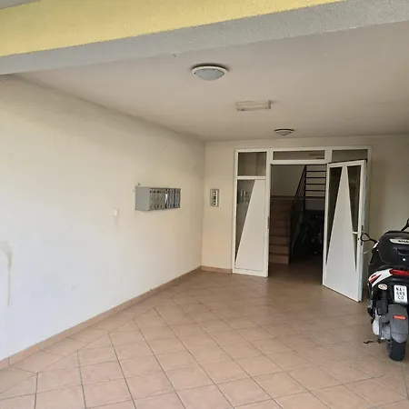 Mladeng Apartment *