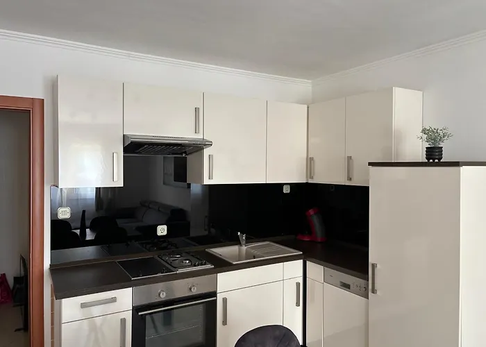 Mladeng * Τρογκίρ