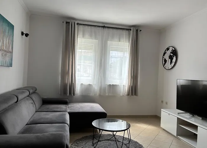 Mladeng * Τρογκίρ